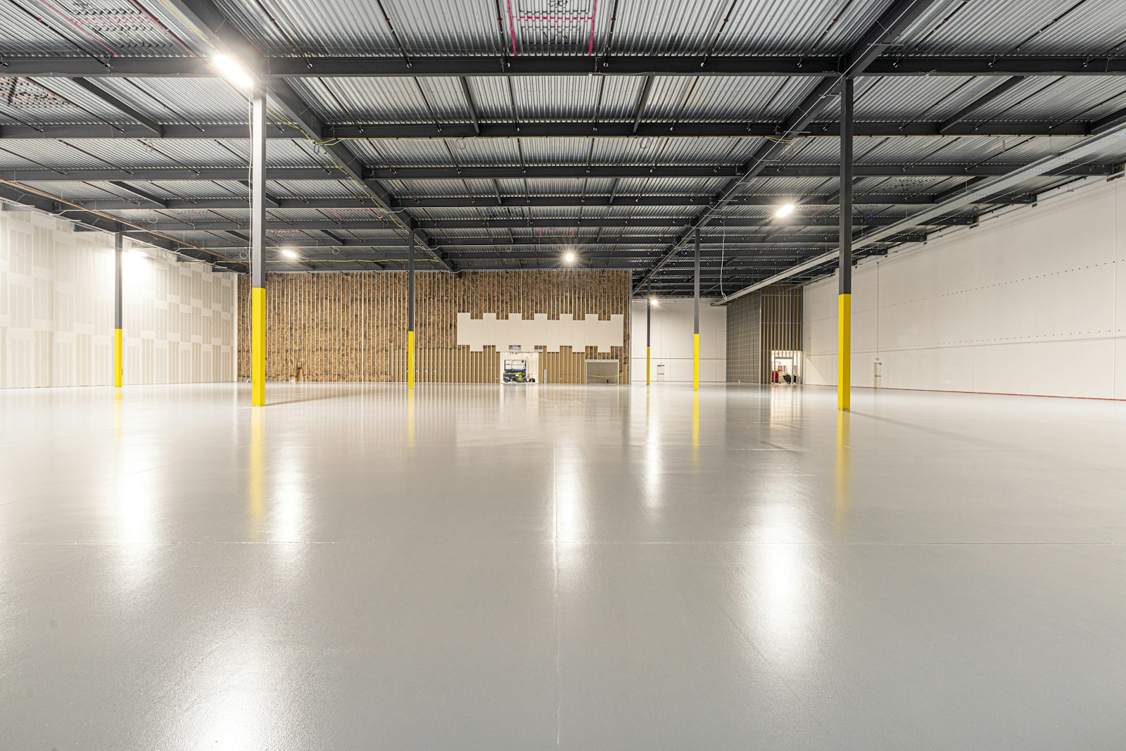 Polished concrete warehouse floor Spacious warehouse with a smooth, polished concrete floor